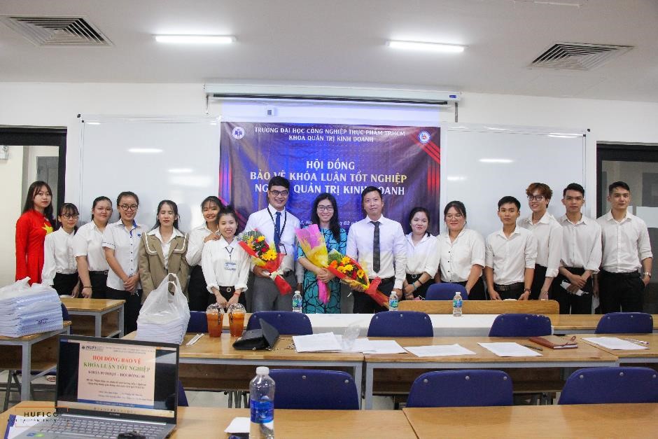 KHOA QUẢN TRỊ KINH DOANH TỔ CHỨC HỘI ĐỒNG ĐÁNH GIÁ KHÓA LUẬN TỐT NGHIỆP NĂM 2022