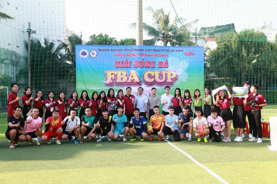 Giải bóng đá Khoa Quản trị kinh doanh năm 2021