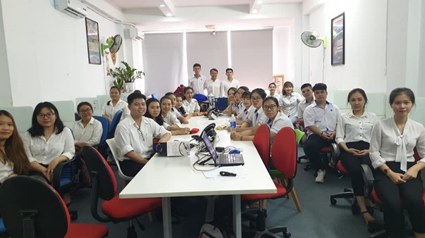 Sinh viên Khoa Quản trị kinh doanh tham quan, học tập tại Công ty Bảo hiểm Nhân thọ Dai-ichi Life - CN Tân Phú 