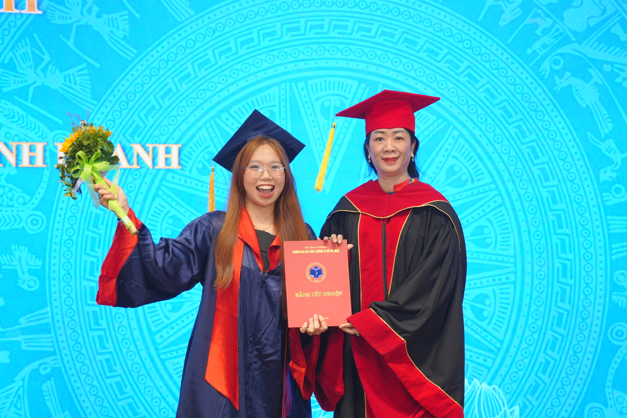 Hành trình Bốn chị em cùng học dưới mái trường chung với tình yêu tri thức và sự dìu dắt của Thầy Cô