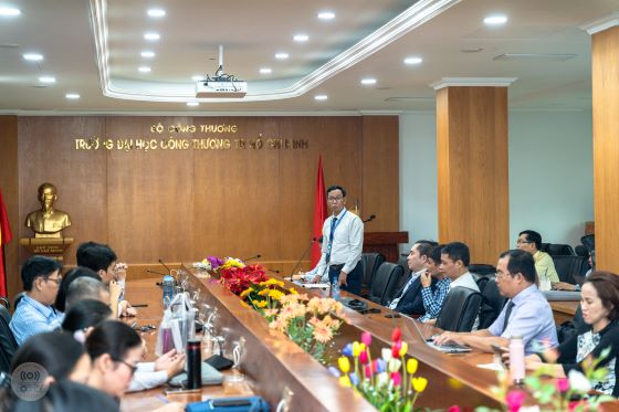 Khoa Quản trị kinh doanh tổ chức hội đồng đánh giá khóa luận tốt nghiệp khóa 12