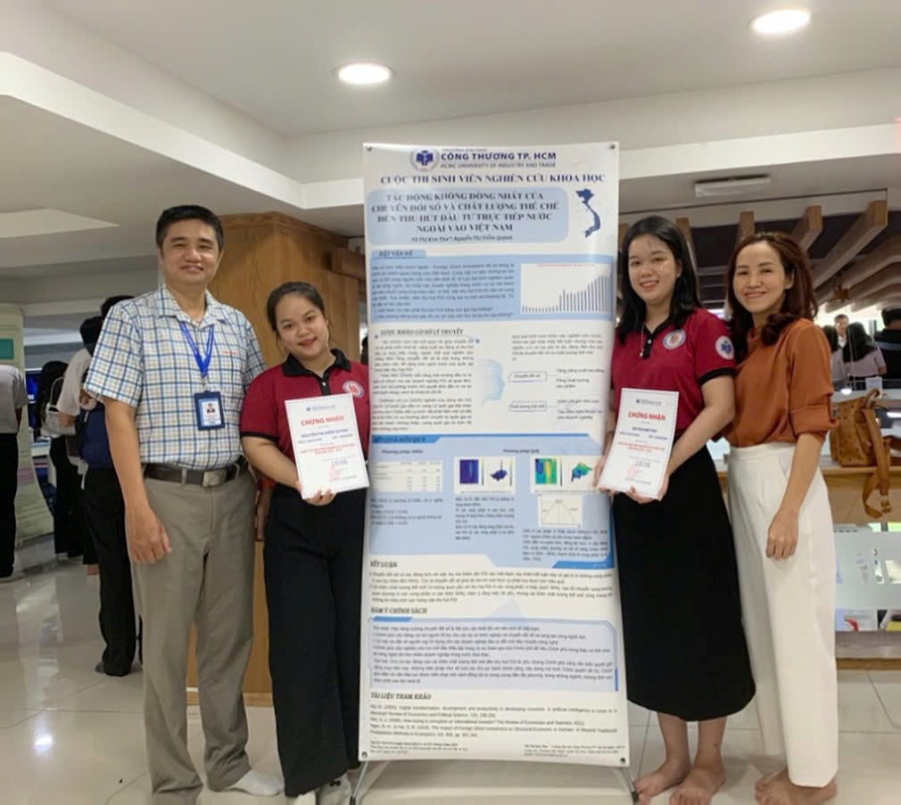 Sinh viên Khoa Quản trị Kinh doanh - Trường Đại học Công Thương TP.HCM đạt giải Ba tại Giải thưởng Khoa học và Công nghệ năm 2024